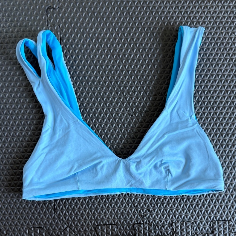 L*SPACE One Wave Reversible Bikini Top - Picture 3 of 8